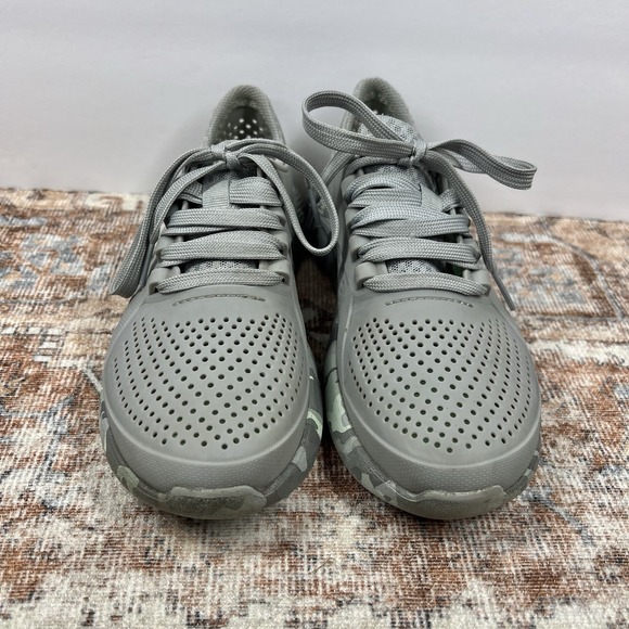 Crocs Literide Pacer Womens 7 Gray Camo Sole Sneakers Comfort - Picture 2 of 7